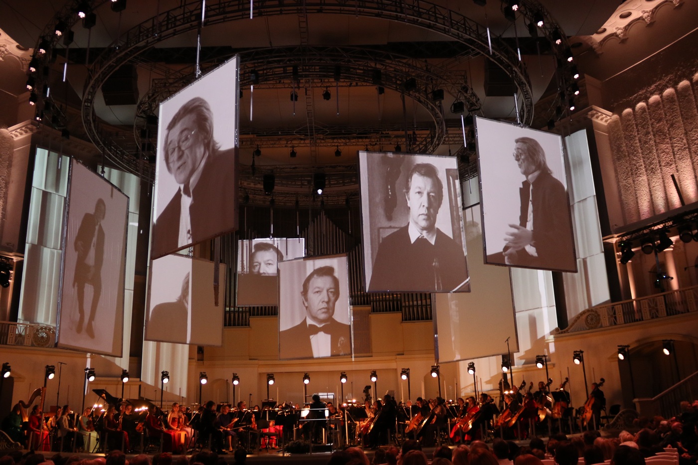 Чехов. 5 пудов любви, 22 несчастья, 33 истерики, минус 3 сестры