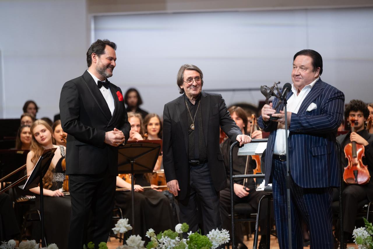 Чехов. 5 пудов любви, 22 несчастья, 33 истерики, минус 3 сестры